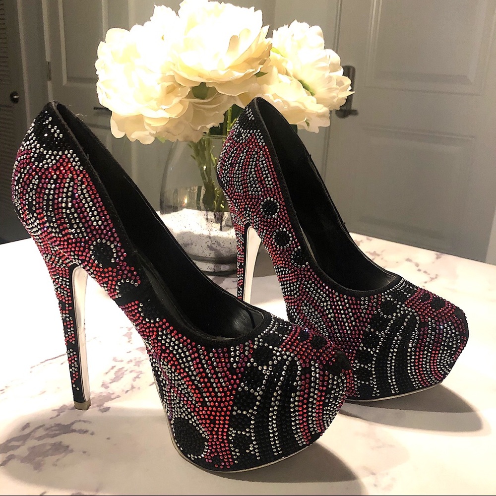 Black & Pink Pumps
